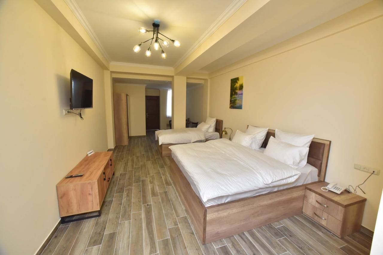 Altunyan Hotel Erevan Esterno foto